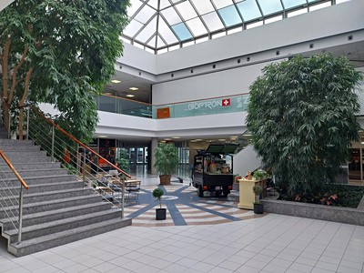 Pronájem komerčního prostoru, 668 m² (2 z 8)