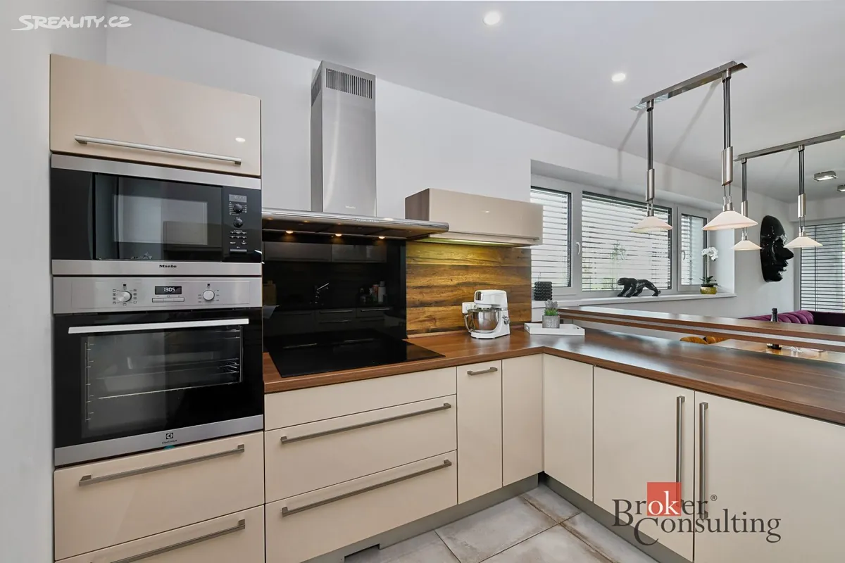 Pronájem rodinného domu 180 m², pozemek 1270 m² – další
