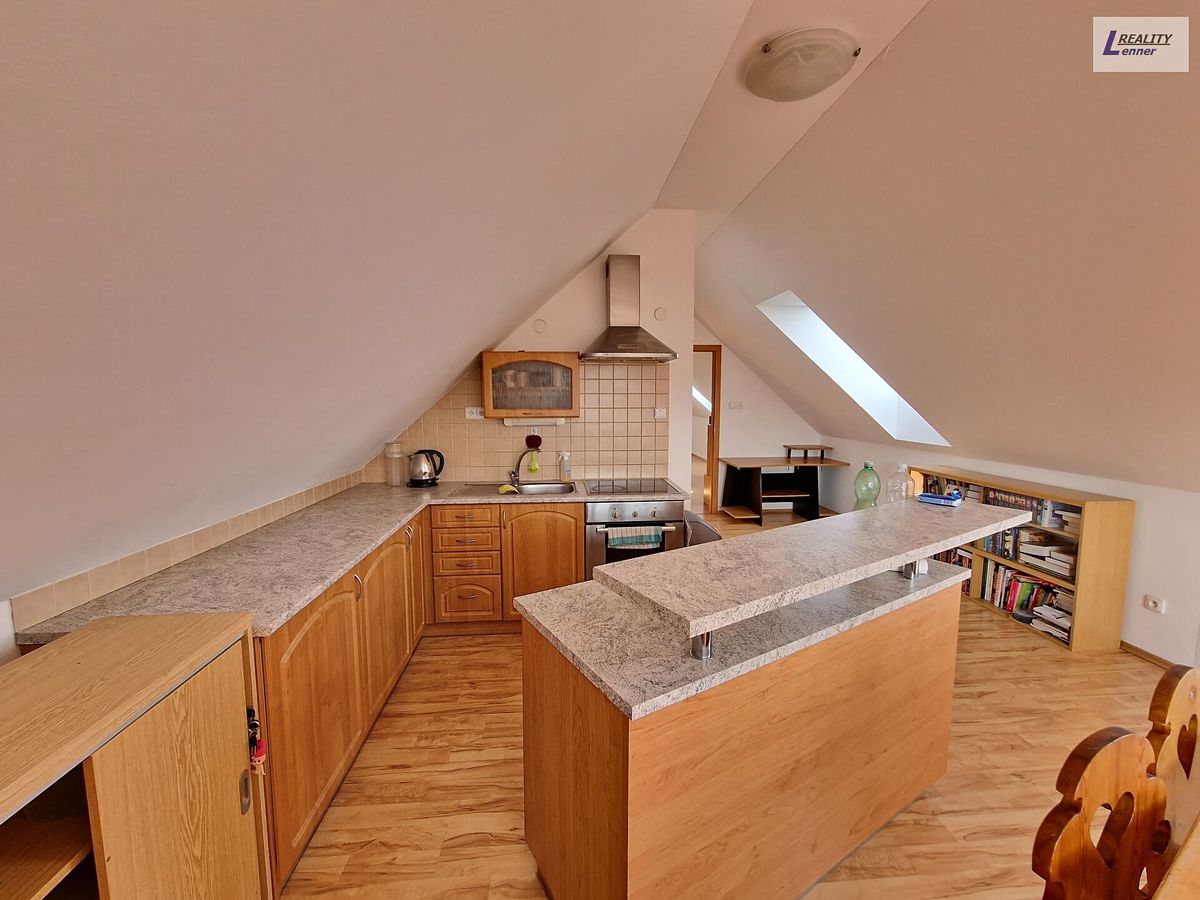 Pronájem bytu 2+1 89 m² – fotografie 2
