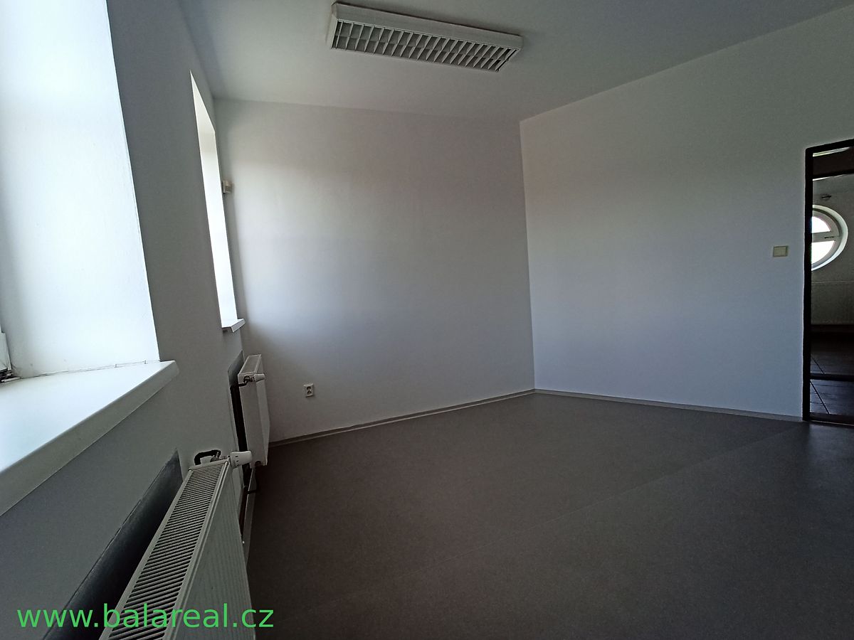 Pronájem kanceláře 120 m² – fotografie 3