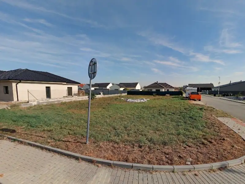 Prodej stavebního pozemku 853 m², Pohořelice – náhled fotky 1