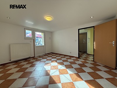 Pronájem obchodního prostoru 85 m²