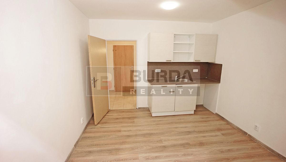 Pronájem bytu 1+kk 25 m² – fotografie 2