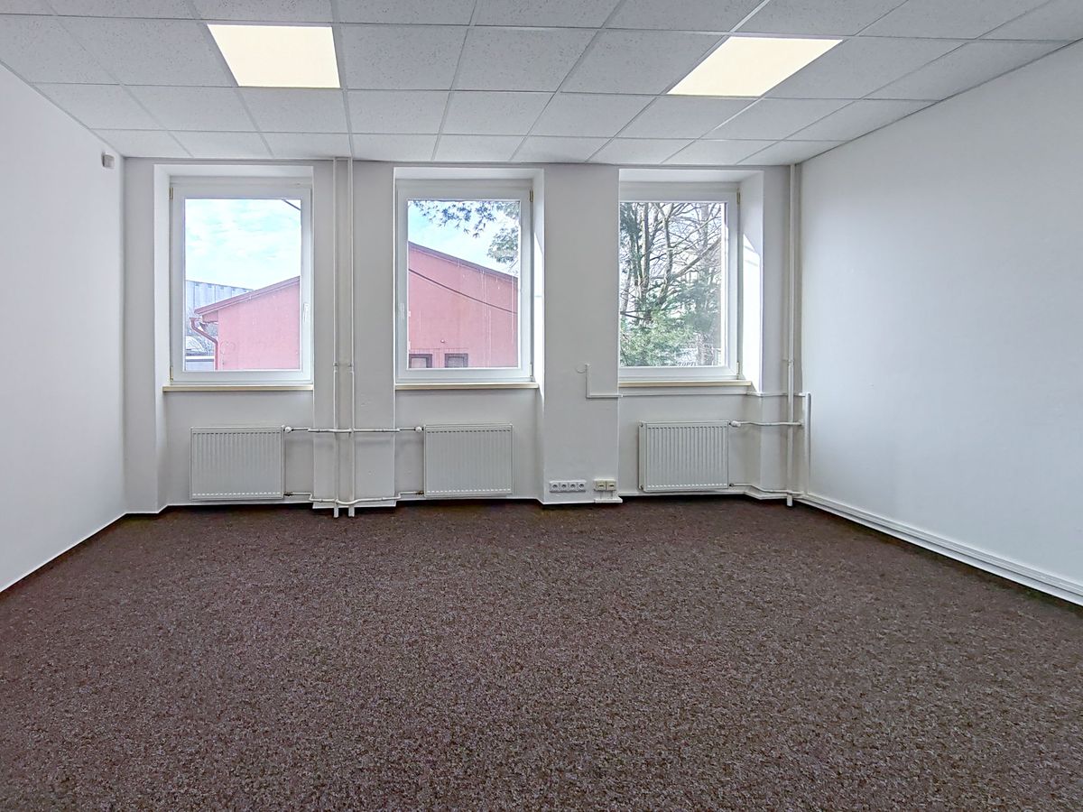 Pronájem kanceláře 102 m² – fotografie 3