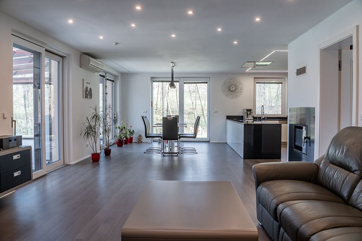 Prodej rodinného domu 241 m², pozemek 4418 m² – fotografie 2