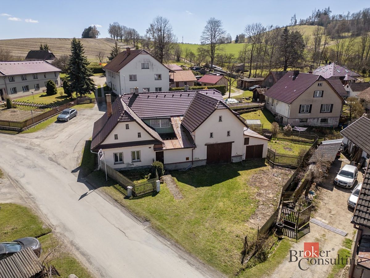 Prodej rodinného domu 259 m², pozemek 1158 m² – fotografie 2