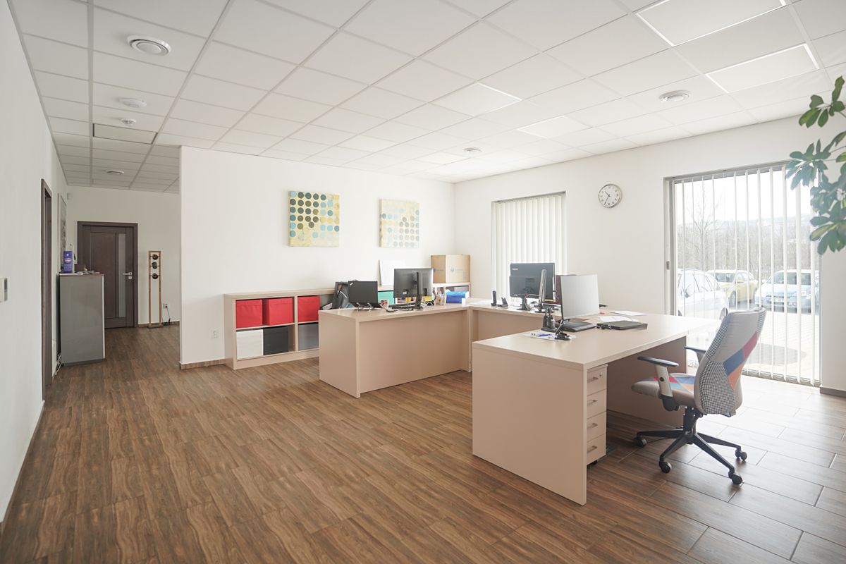 Pronájem kanceláře 420 m² – fotografie 3
