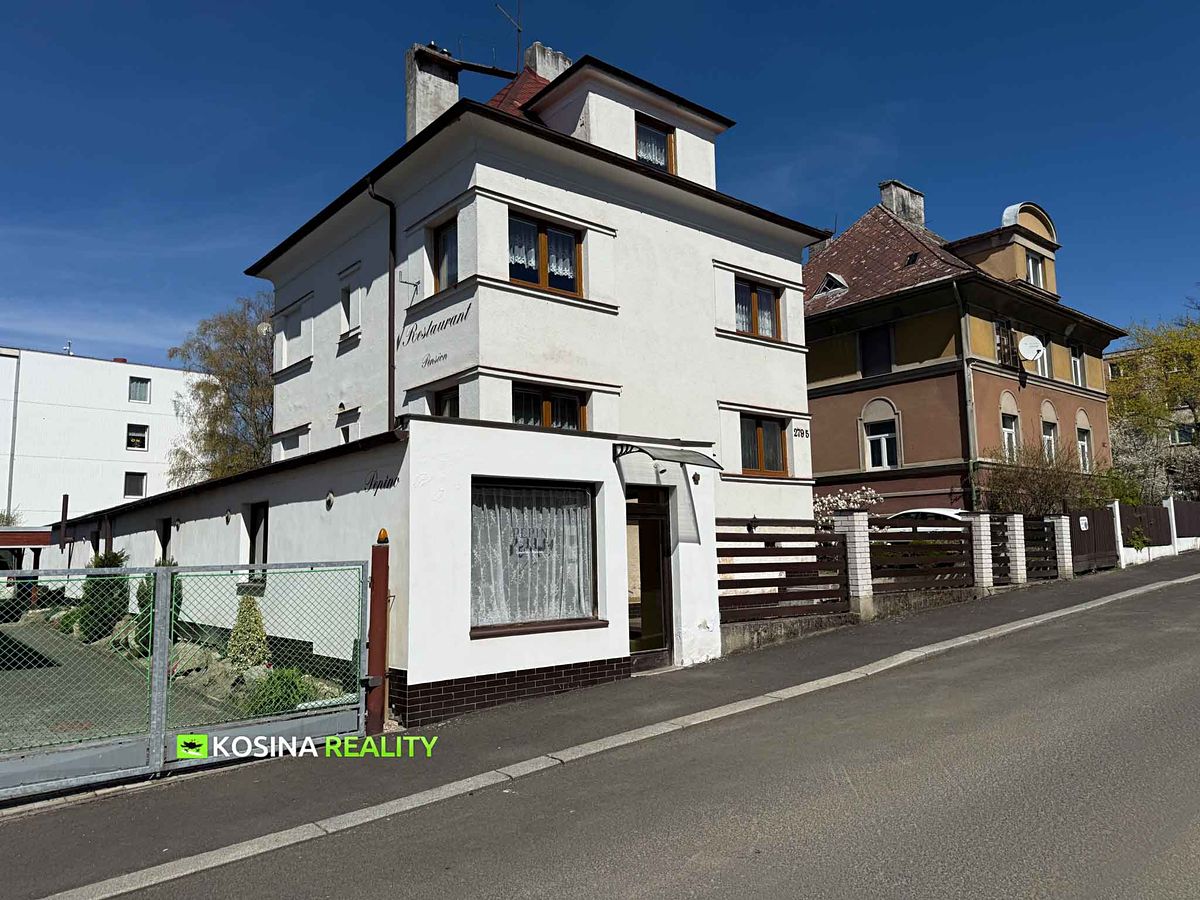 Prodej rodinného domu 370 m², pozemek 515 m² – fotografie 2