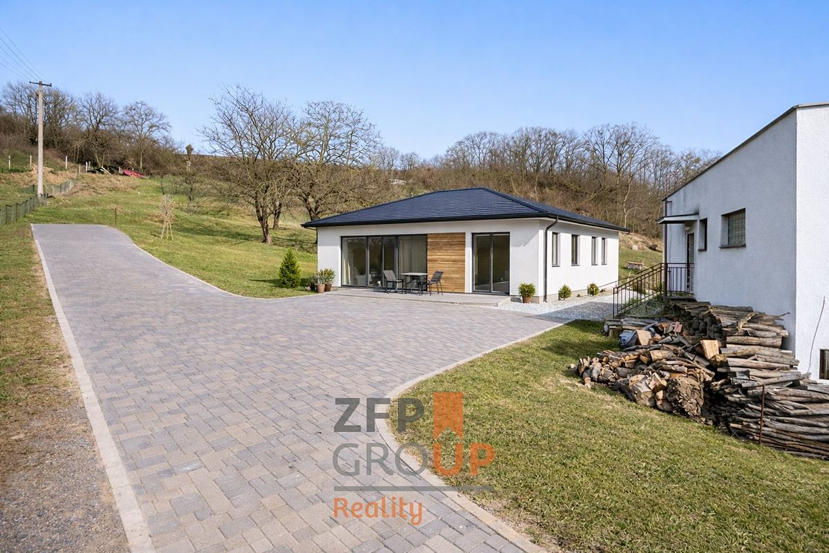 Prodej stavebního pozemku 730 m² – fotografie 3