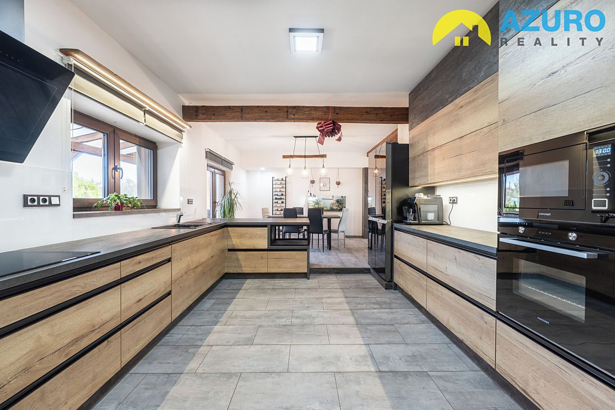 Prodej rodinného domu 460 m², pozemek 1581 m² – fotografie 2