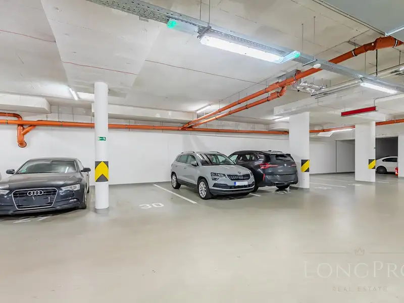 Pronájem garážového stání 13 m², Praha – náhled fotky 1