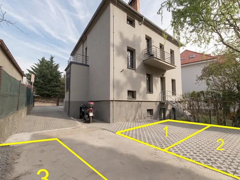 Pronájem garážového stání 12 m², Praha – náhled fotky 1