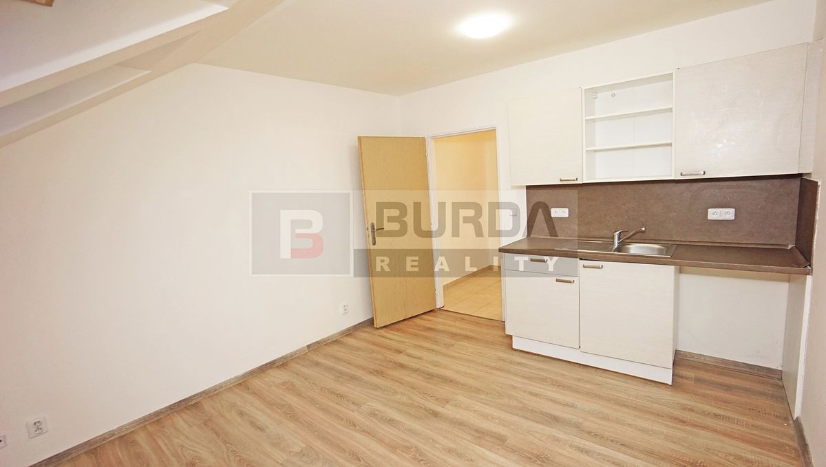Pronájem bytu 1+kk 25 m² – fotografie 3