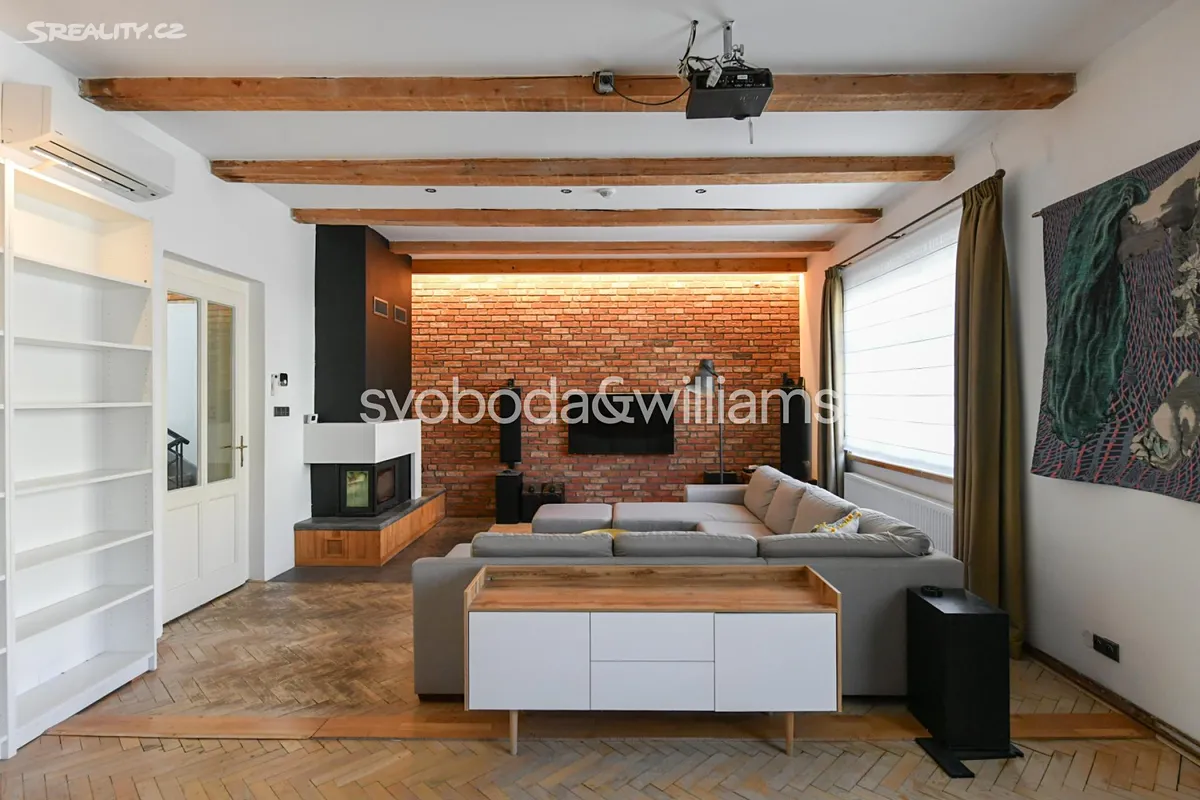 Pronájem rodinného domu 360 m², pozemek 583 m², Praha