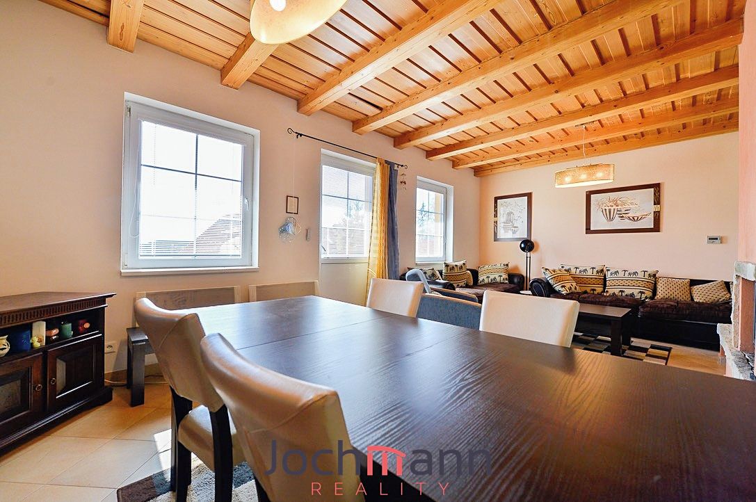 Prodej rodinného domu 182 m², pozemek 1009 m² – fotografie 2