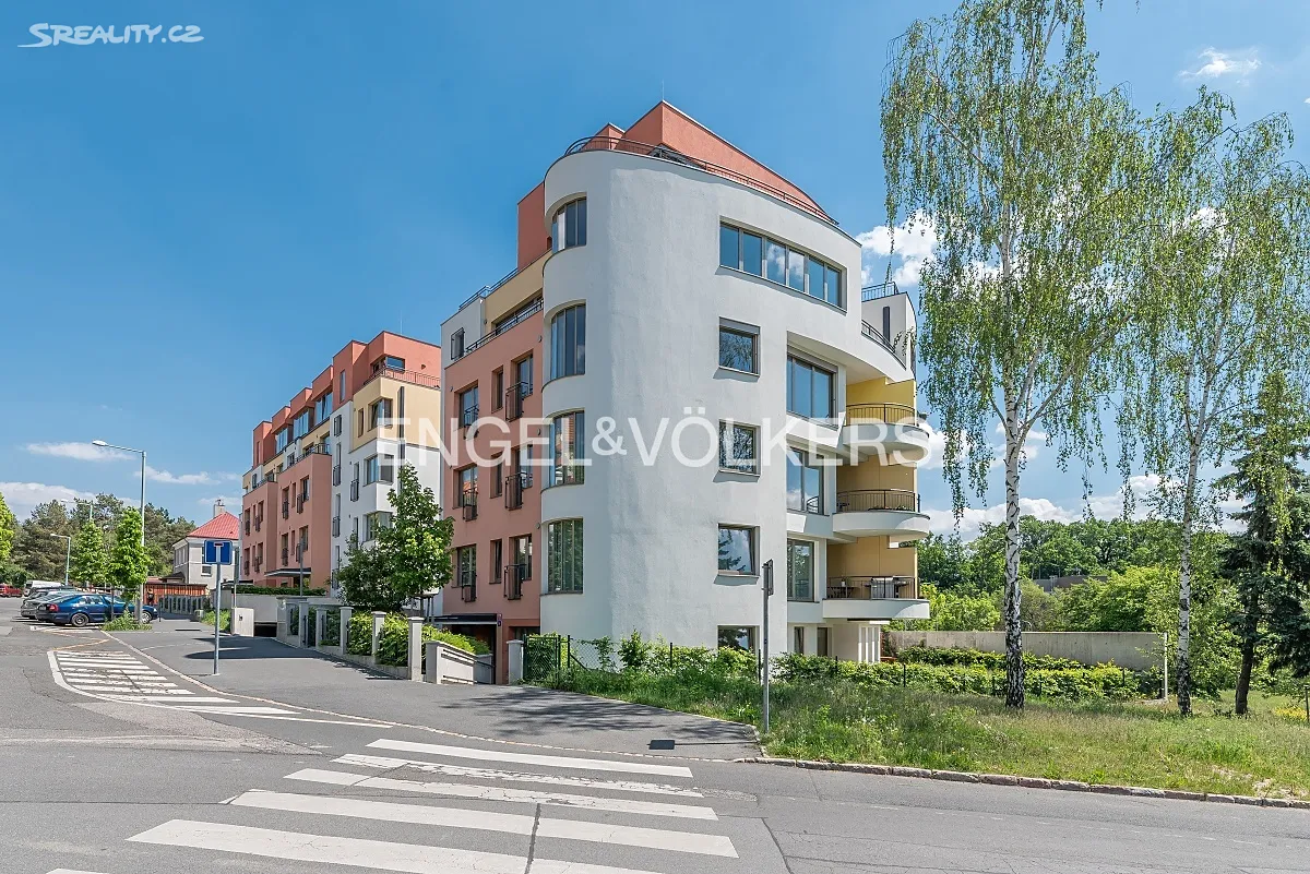 Pronájem garážového stání 13 m² – pohled 3