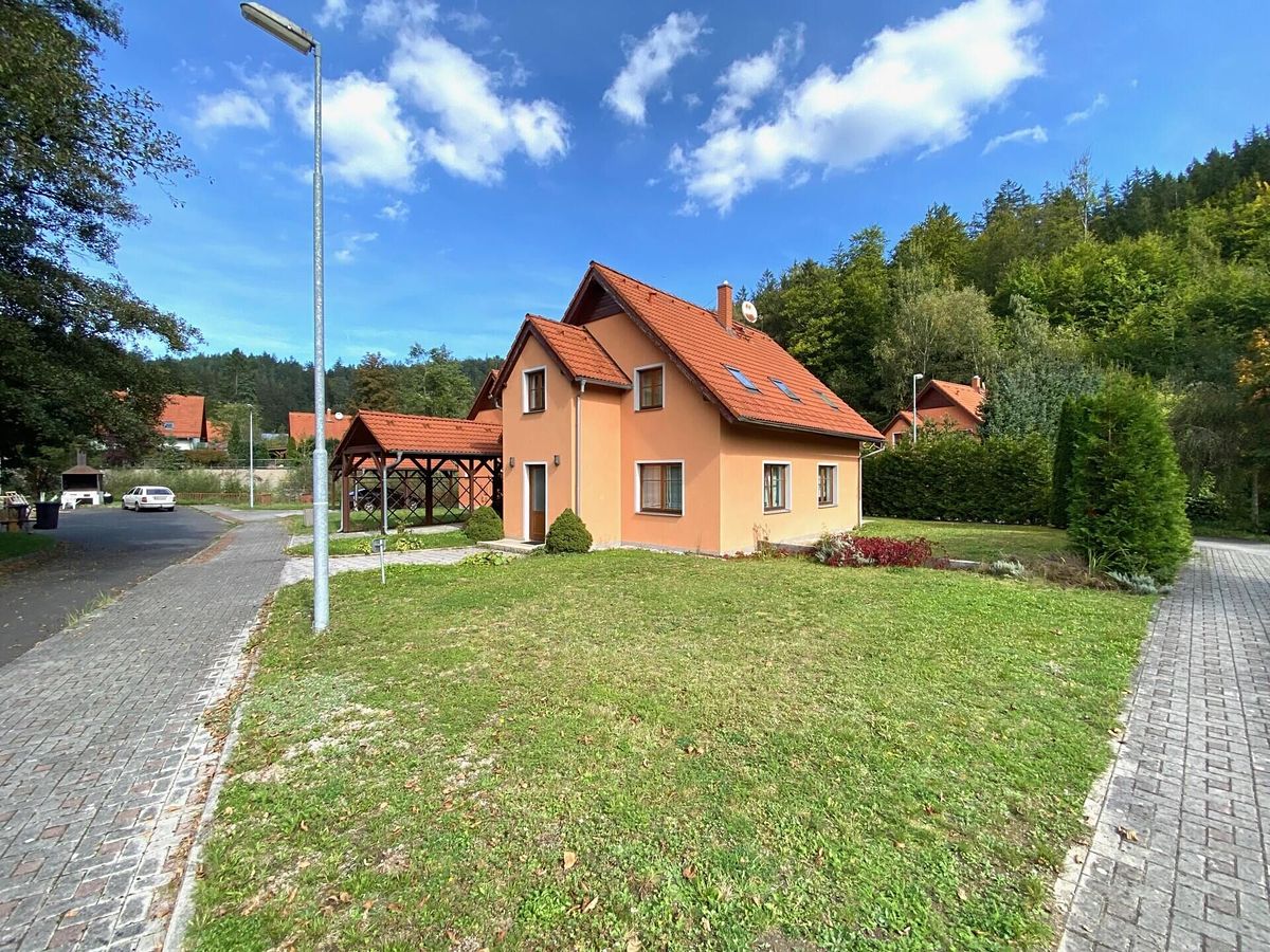 Prodej rodinného domu 140 m², pozemek 528 m² – fotografie 2