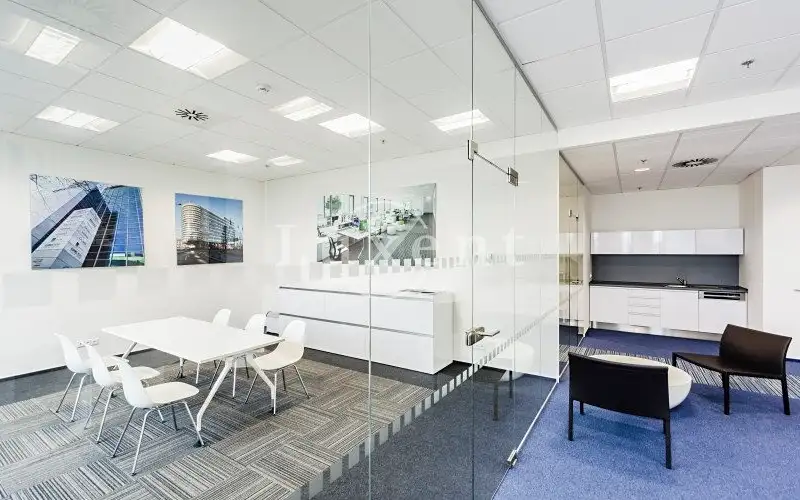 Pronájem kanceláře 902 m², Praha – náhled fotky 2