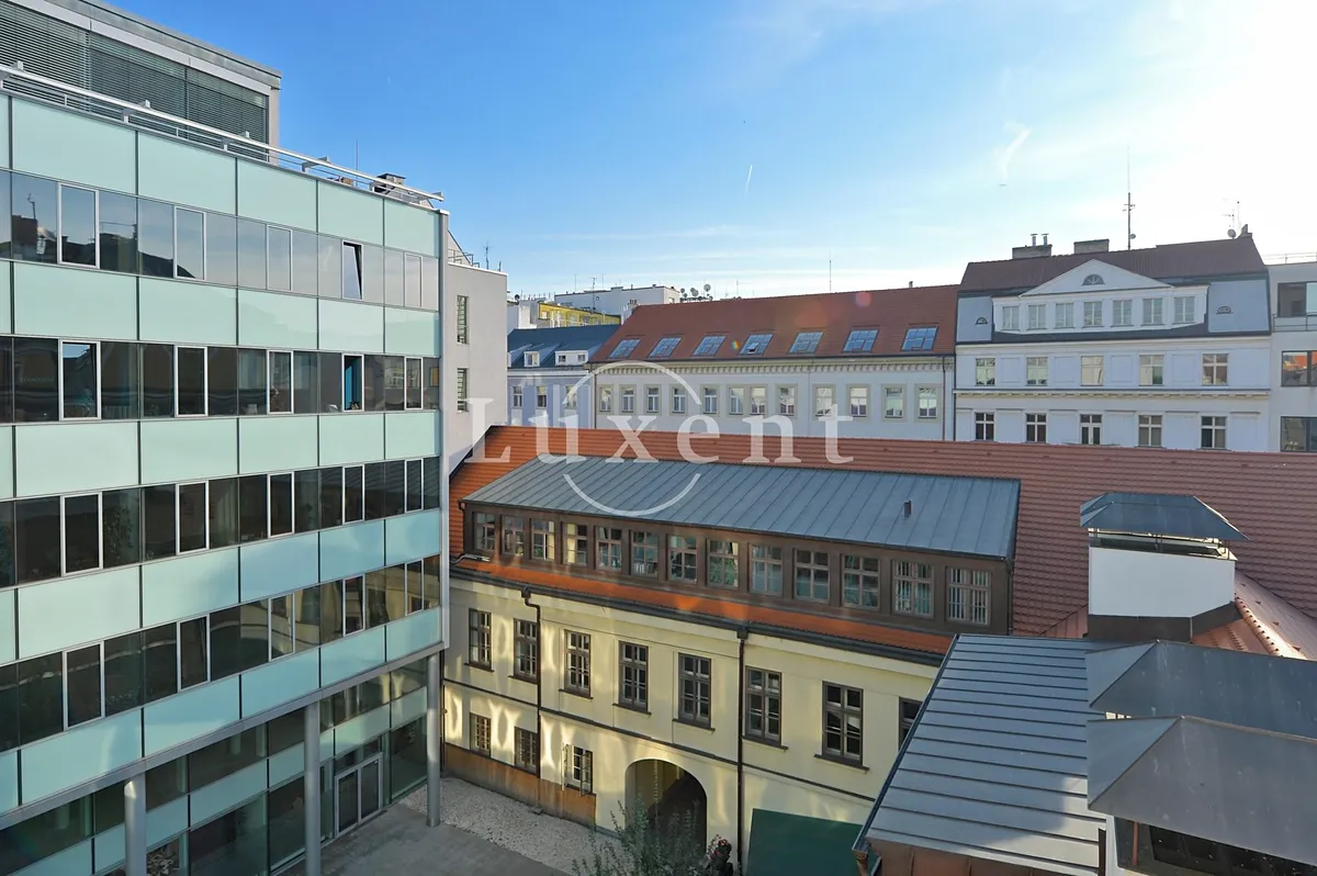 Pronájem kanceláře 300 m²