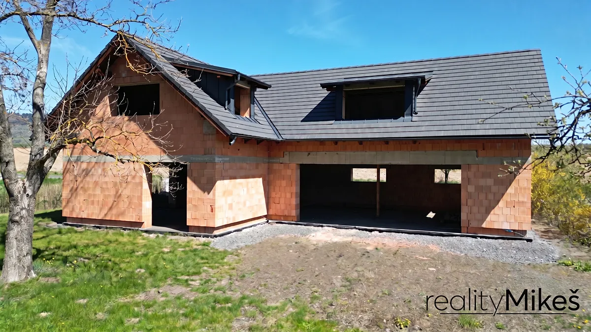 Prodej rodinného domu 252 m², pozemek 1445 m²