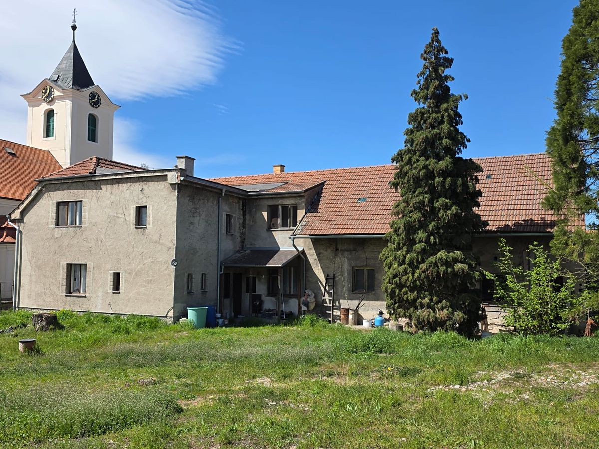 Prodej rodinného domu 400 m², pozemek 2000 m²