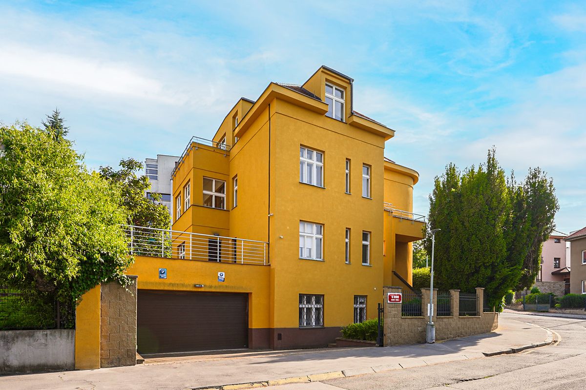 Prodej vily 396 m², pozemek 619 m²