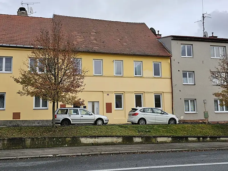 Prodej rodinného domu 355 m², pozemek 610 m², Chodová Planá – náhled fotky 1