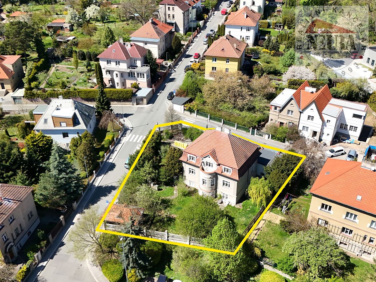 Prodej vily 295 m², pozemek 846 m² – fotografie 2