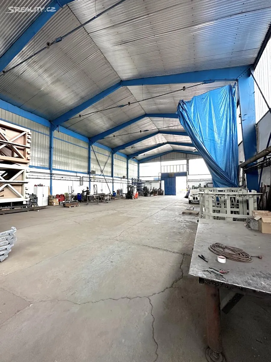 Pronájem výrobní haly, prostoru 960 m², Kladno