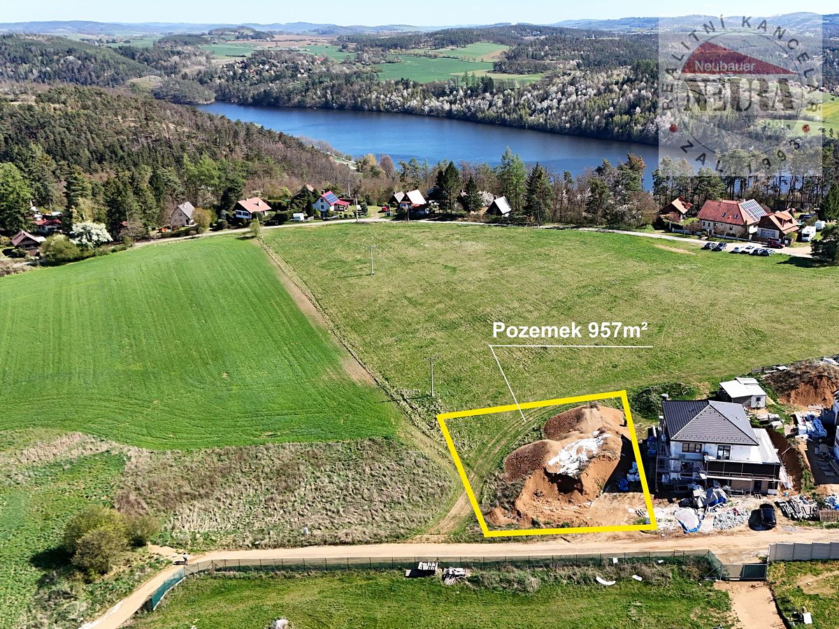 Prodej stavebního pozemku 957 m², Drevníky – fotka 1 z 3