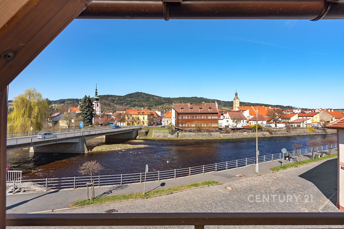 Prodej rodinného domu 285 m², pozemek 136 m² – fotografie 4