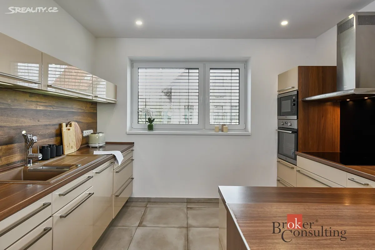 Pronájem rodinného domu 180 m², pozemek 1270 m² – pohled 5