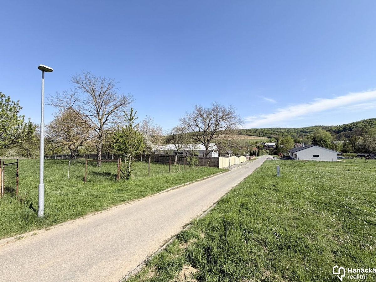 Prodej stavebního pozemku 1988 m² – fotografie 3