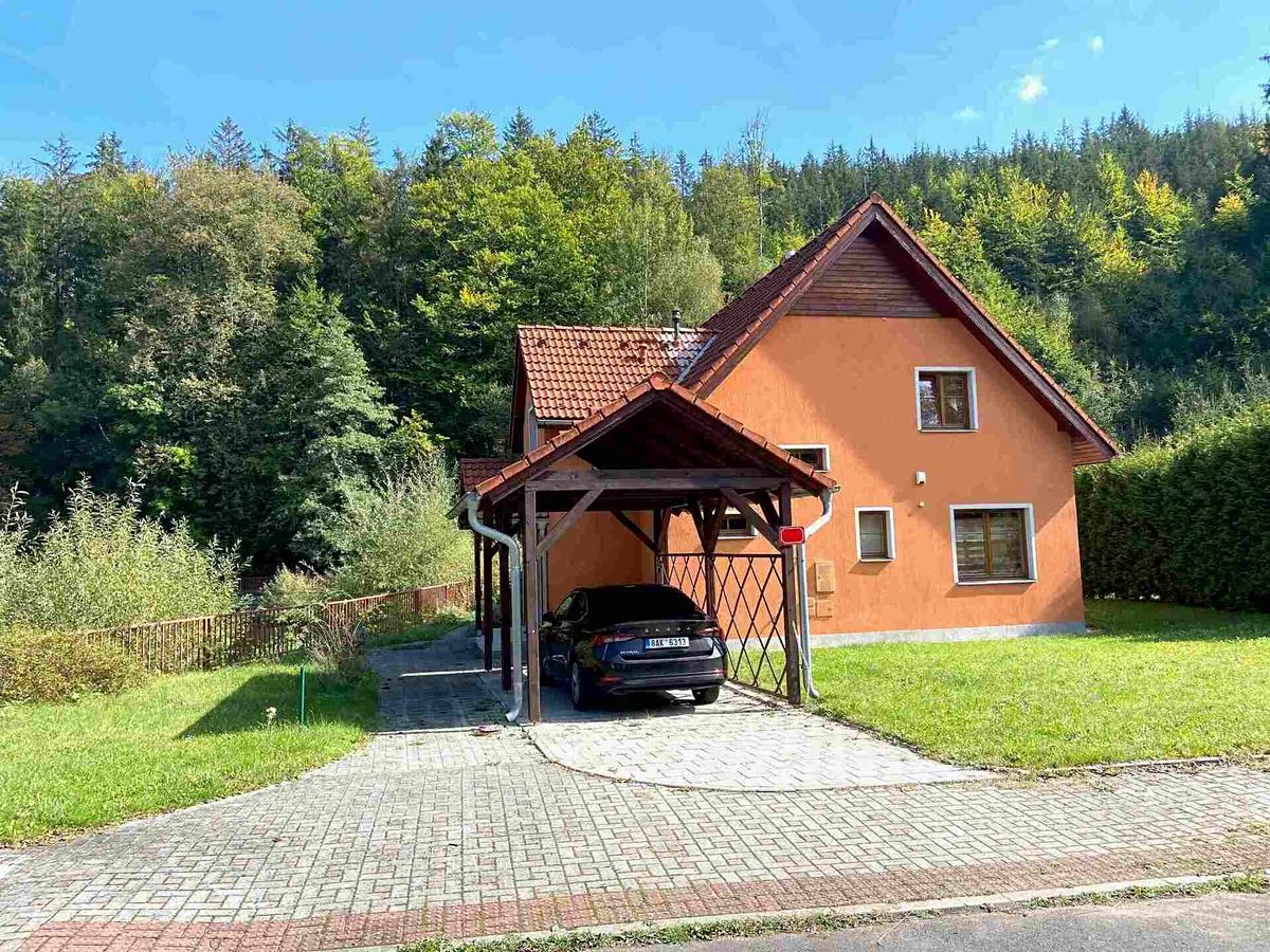 Prodej rodinného domu 140 m², pozemek 528 m², Karlovy Vary – fotka 1 z 3