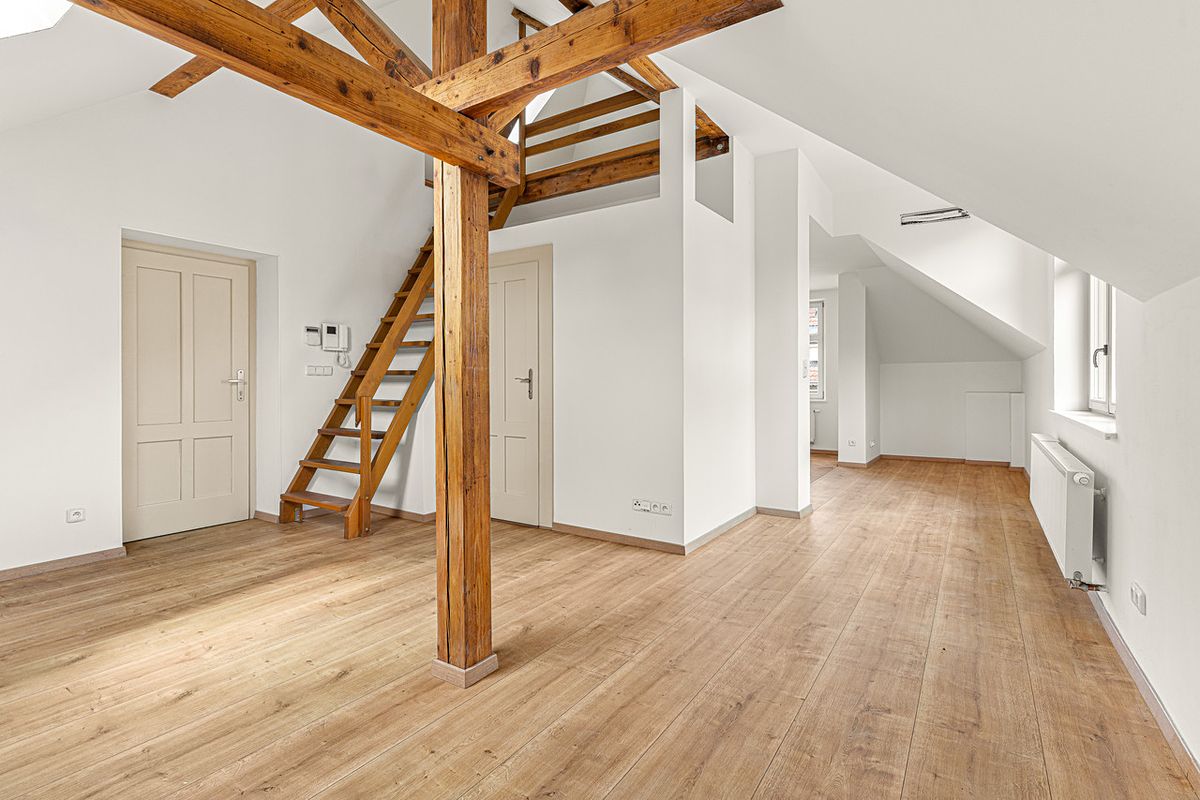 Prodej vily 396 m², pozemek 619 m² – fotografie 2