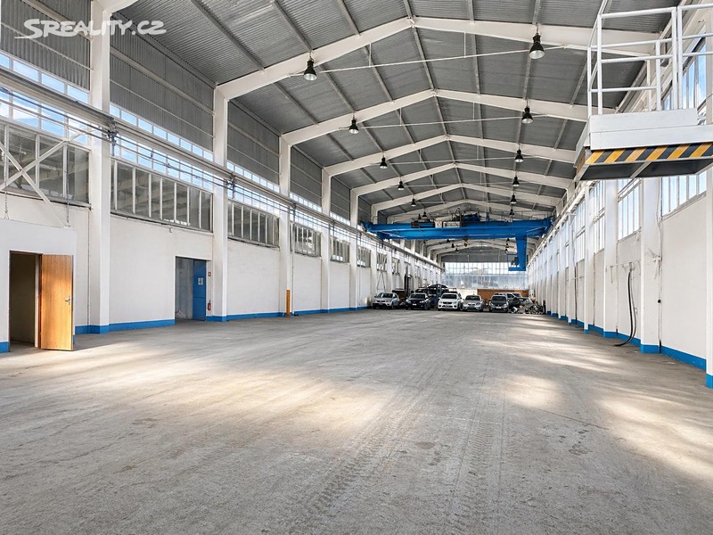 Pronájem výrobní haly, prostoru 700 m², Kladno