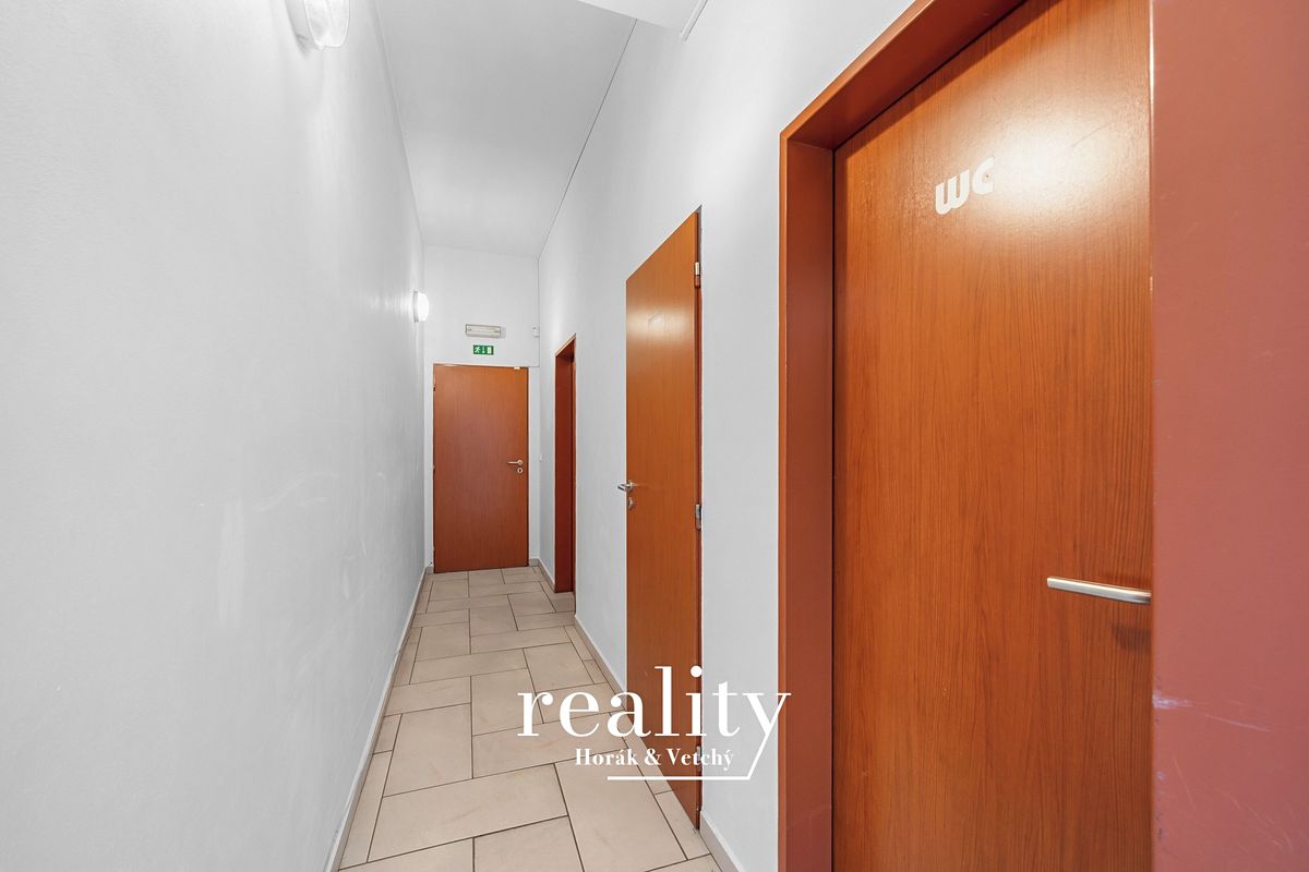 Pronájem obchodního prostoru 145 m² – fotografie 3