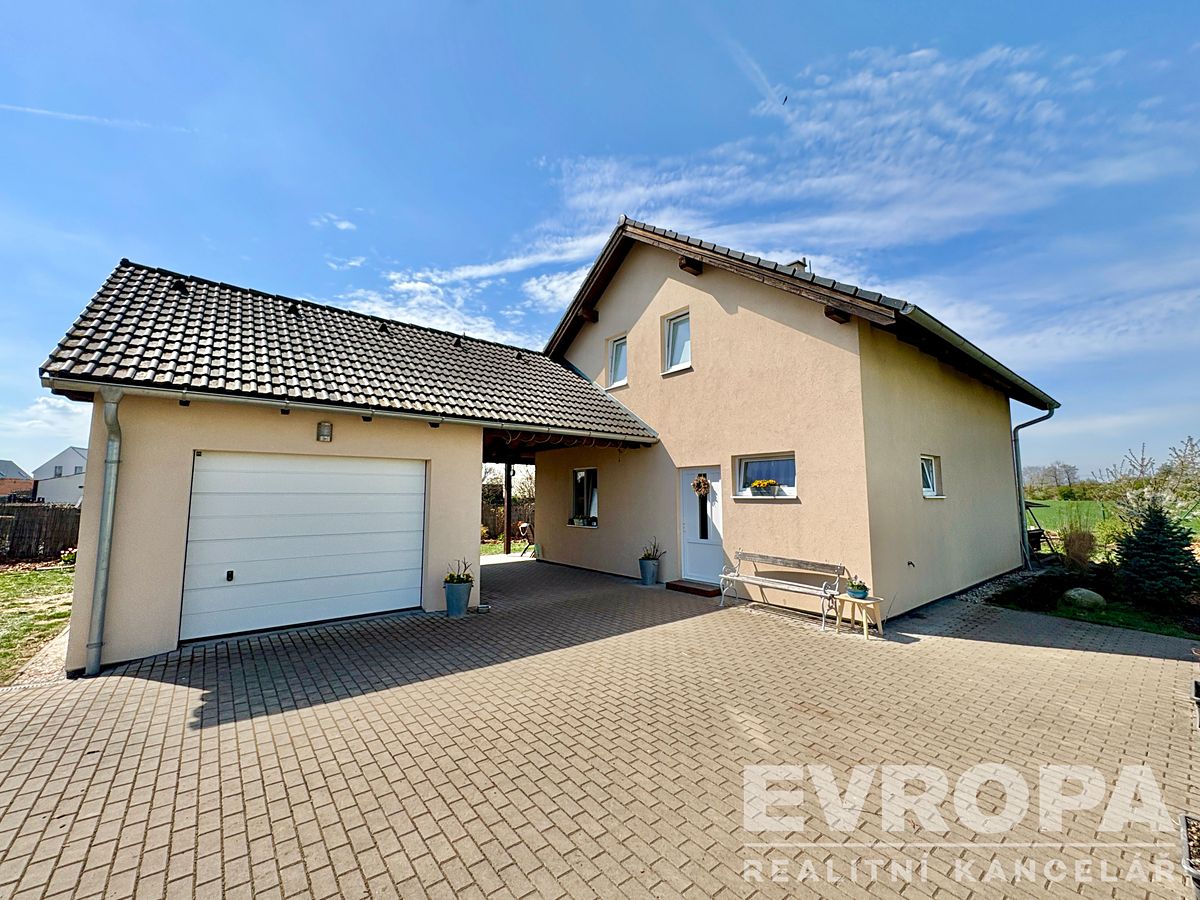 Prodej rodinného domu 145 m², pozemek 663 m² – fotografie 3