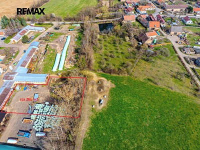 Prodej  komerčního pozemku 2 000 m²