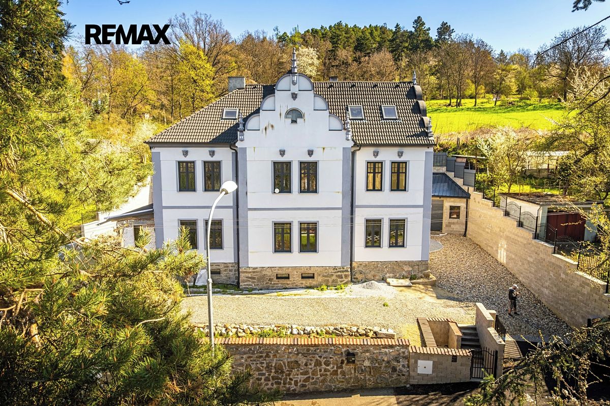 Prodej vily 550 m², pozemek 1119 m² – fotografie 3