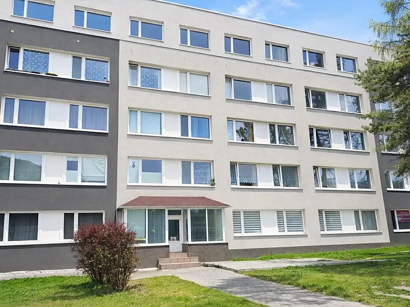 Pronájem kanceláře 36 m², Kladno – náhled fotky 1