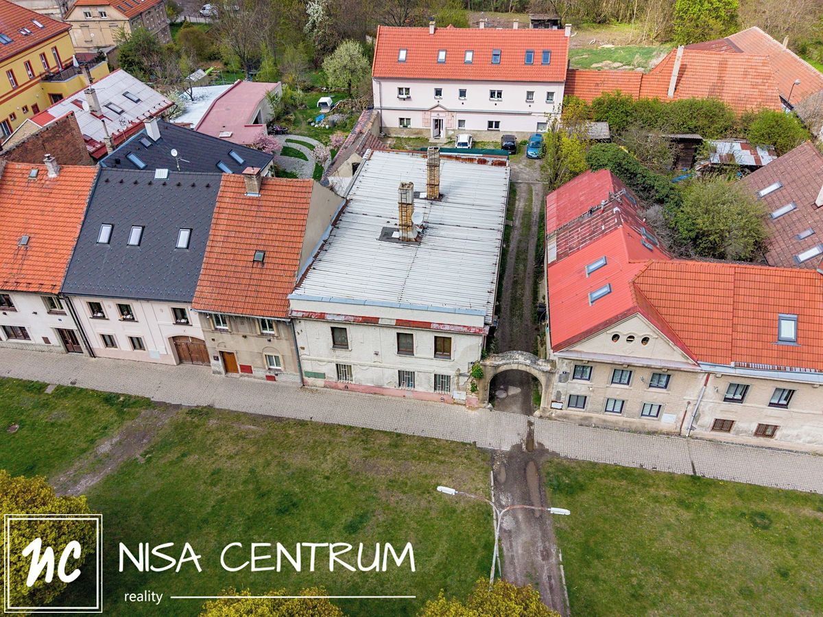 Prodej rodinného domu 460 m², pozemek 385 m² – fotografie 3