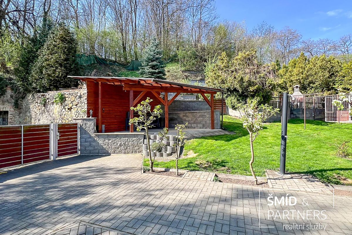 Prodej vícegeneračního domu 800 m², pozemek 793 m² – fotografie 3