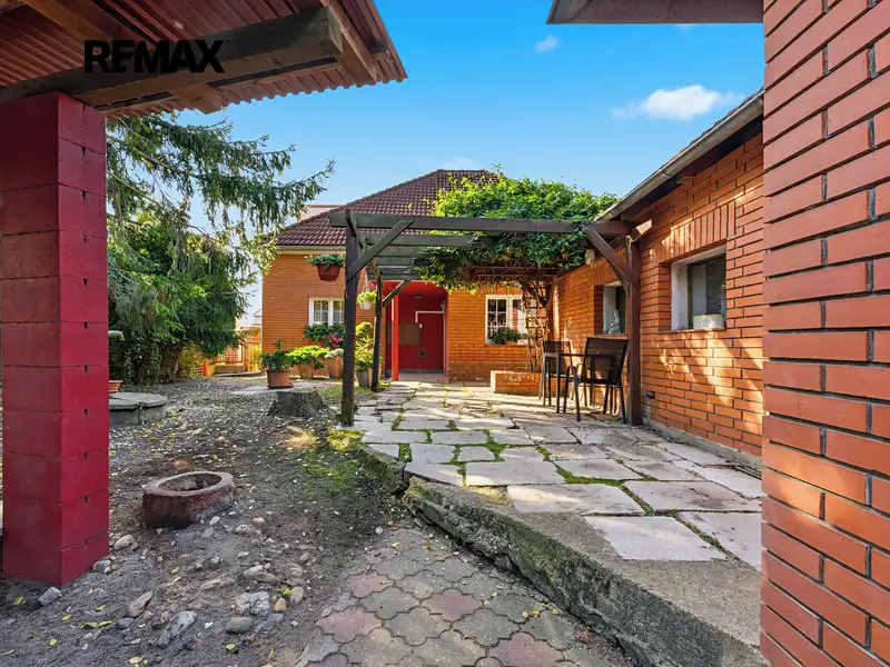 Prodej rodinného domu 197 m², pozemek 2250 m², Tišice – náhled fotky 3