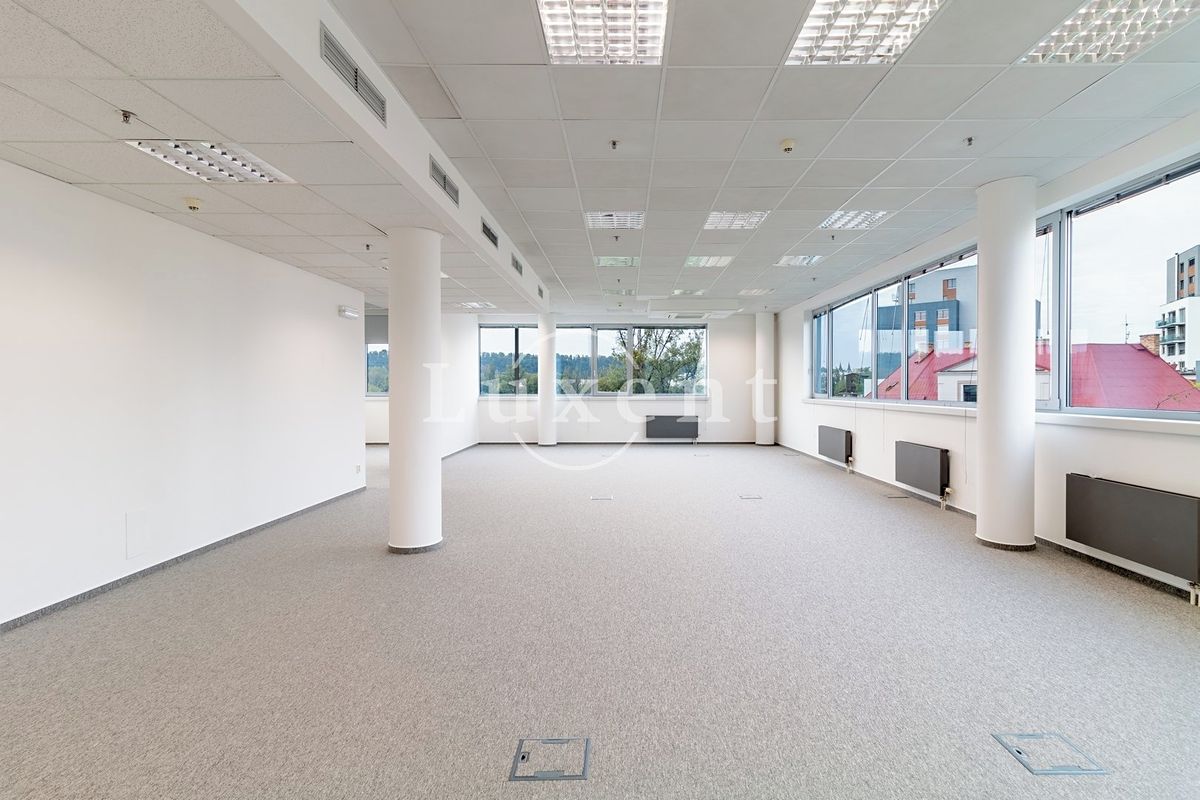 Pronájem kanceláře 291 m²