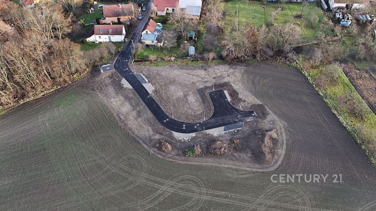 Prodej stavebního pozemku 806 m² – fotografie 3