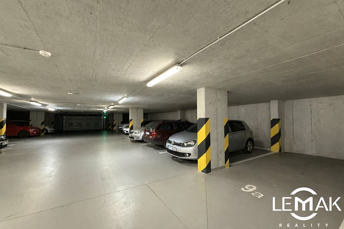 Prodej garážového stání 12 m² – fotografie 3