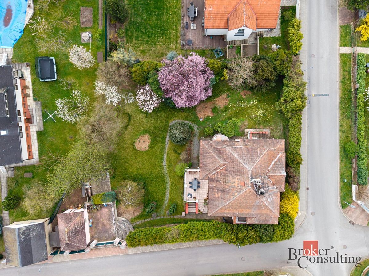 Prodej rodinného domu 283 m², pozemek 1308 m² – fotografie 3