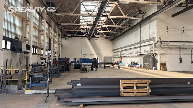 Pronájem výrobní haly, prostoru 1290 m², Kroměříž