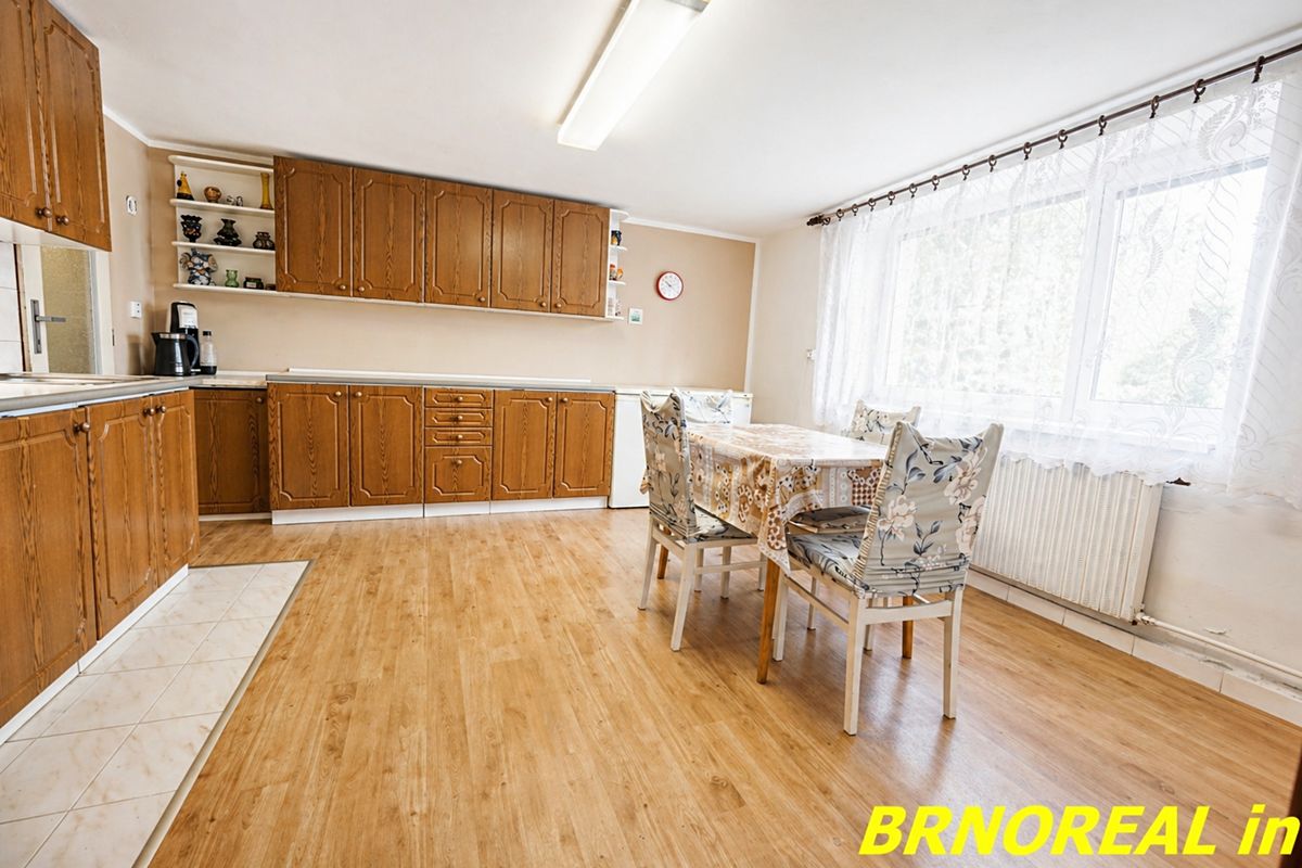 Prodej rodinného domu 237 m², pozemek 264 m² – fotografie 4